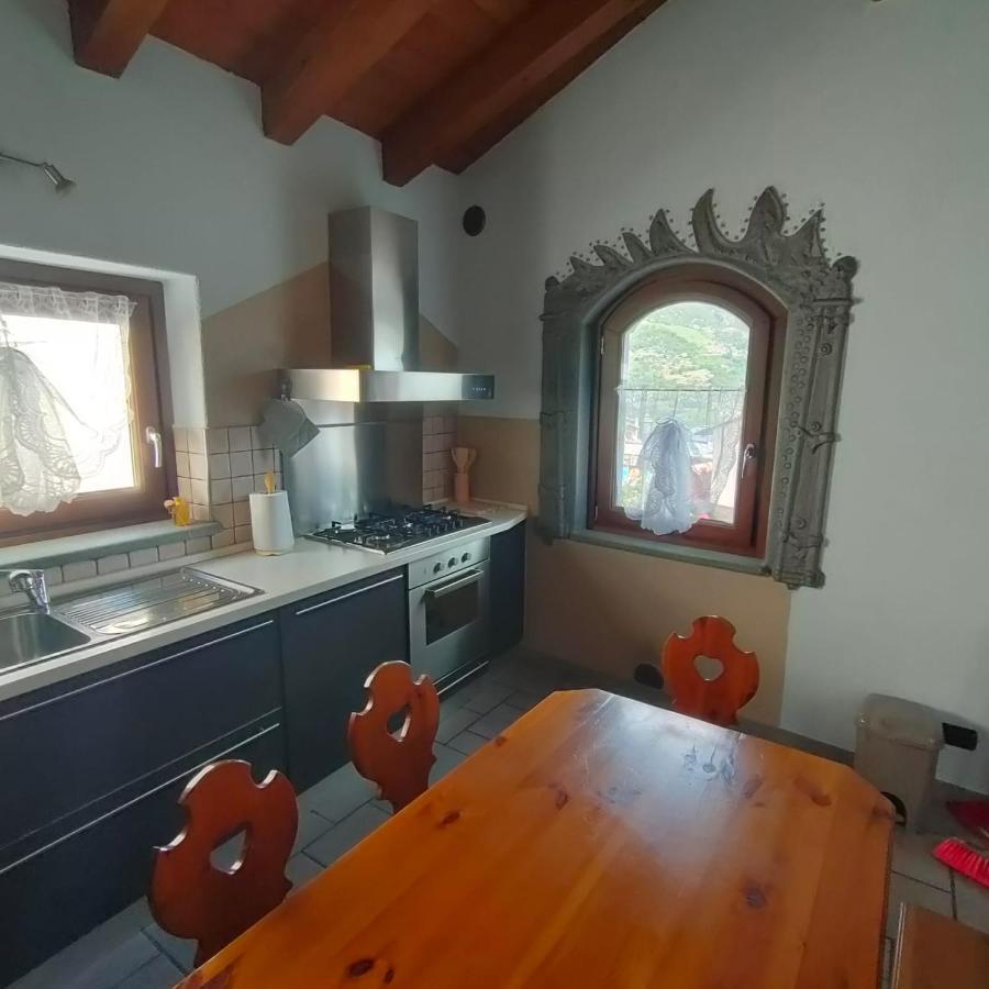 La Maison Lilla Fenis Buitenkant foto
